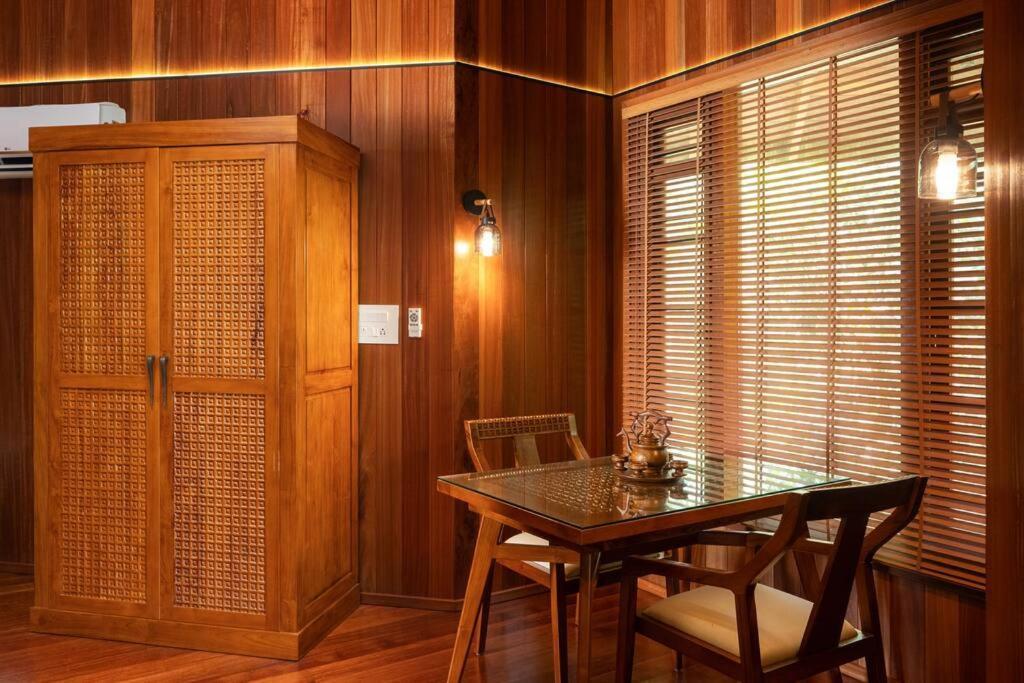 Villa Woods & Palms Pollāchi Extérieur photo