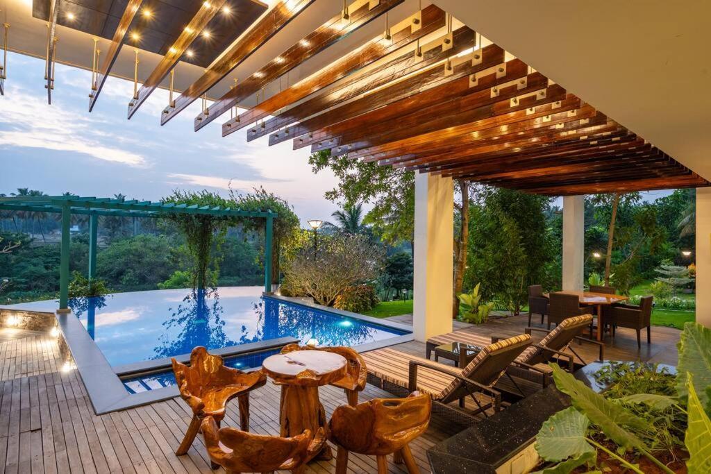 Villa Woods & Palms Pollāchi Extérieur photo